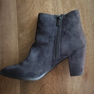 Shoedazzle ankle 7.5 black boots.